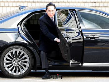 [포토] 부당합병 회계부정 항소심 선고 출석한 이재용 회장