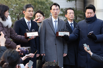 [포토] 항소심 무죄 입장밝히는 이재용 회장 변호인단