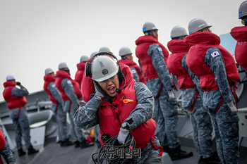 [포토] 최신예 이지스구축함 정조대왕함 전투배치 훈련