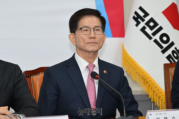 [포토] 반도체특별법 당정협의회 참석한 김문수 장관