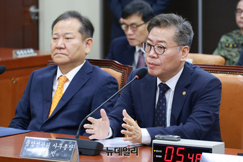 [포토] 국조특위서 질의에 답하는 김용빈 선관위 사무총장