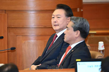 [포토] 탄핵 심판 5차 변론 출석한 윤석열 대통령
