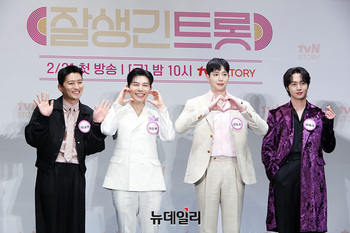 [영상] 포즈 취하는 인교진-지승현-김동호-이태리 