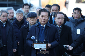 [포토] 입장 밝히는 정청래 국회 탄핵소추위원장