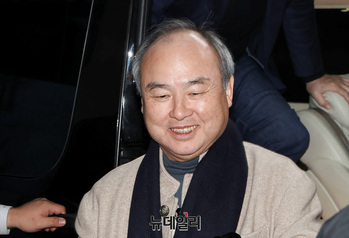 [포토] 이재용-샘 올트먼 'AI회동' 마친 손정의 회장 