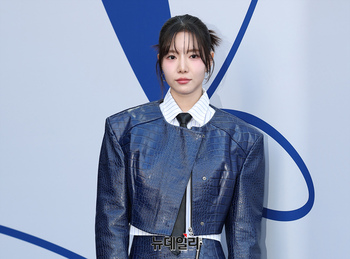 [영상] 패션위크 계단 내려오는 배우 하승리