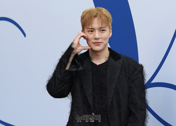 [영상] 몬스타엑스 민혁 "셔누랑 런웨이 구경왔어요"