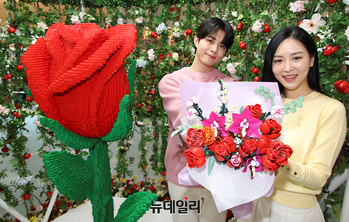 [포토] 레고로 즐기는 밸런타인데이 ‘레고 보태니컬’ 팝업 오픈