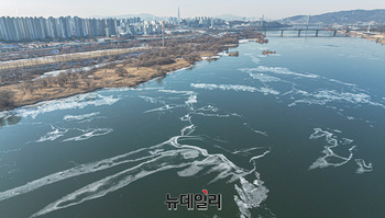 [포토] 꽁꽁 얼어붙은 한강 