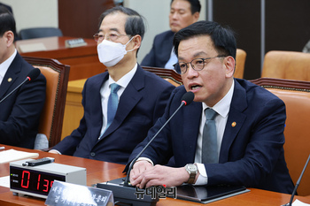 [포토] 답변하는 최상목 대통령 권한대행