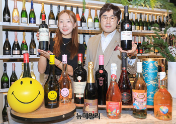 [포토] 현대백화점 "발렌타인데이에 '와인' 선물하세요"