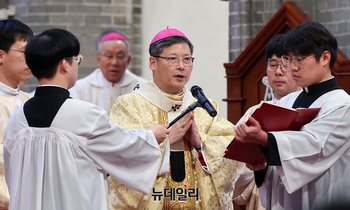 [포토] 미사 드리는 정순택 대주교