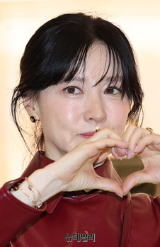 [영상] 이영애, 완벽 버건디