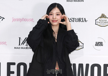 [영상] 엔믹스 출신 지니, 매력적인 당당 포즈