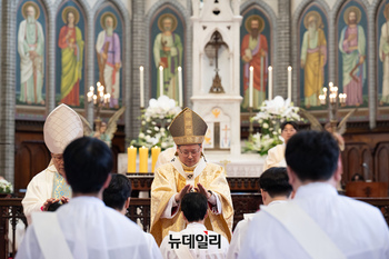 [포토] 2025 천주교 서울대교구 사제 서품식
