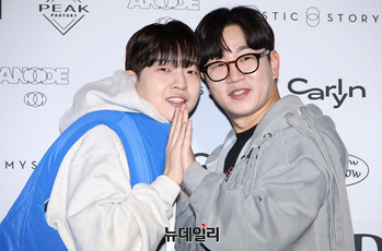 [영상] 유재필-정호철 '같이 왔어요'