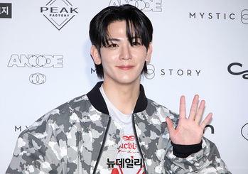 [영상] 건우 '반가워요'