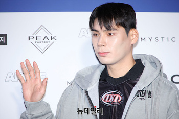 [영상] 포즈 취하는 이석찬 