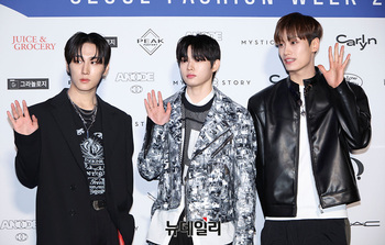 [영상] 티아이오티 김민성-신예찬-금준현 '다함께 손인사'