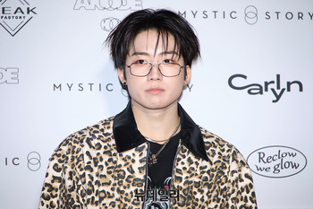 [영상] 이건우 '덕다이브 포토월 왔어요'