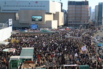 [포토] 동대구역 박정희광장 가득메운 '탄핵반대' 목소리