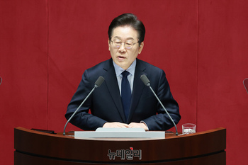 [포토] 교섭단체 대표연설 하는 이재명 민주당 대표