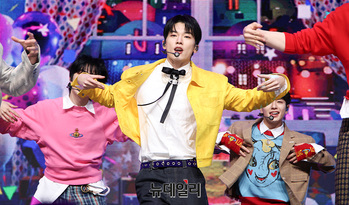 [영상] '버스데이' 무대 선보이는 이븐