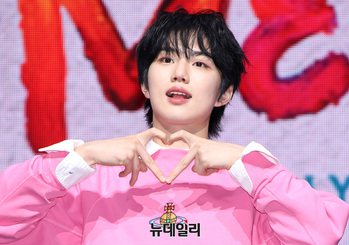 [영상] 이븐 박지후 '핑크빛 하트'