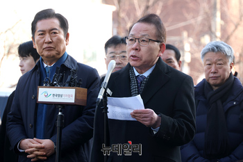 [포토] 국회 측 탄핵소추대리인단 공동대표인 김이수 전 헌법재판소장