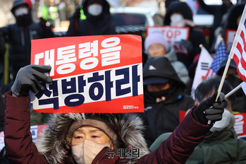 '부실 검찰 조서'로 尹 탄핵? … '막가파' 행보하니 수십 만이 재판관 탄핵 청원 나선 것