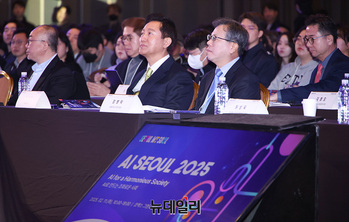 [포토] AI SEOUL 2025 참석한 오세훈 서울시장 