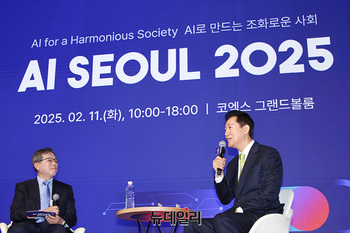 [포토] AI SEOUL 2025 특별대담하는 오세훈 서울시장 