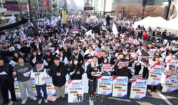 [포토] 천안종합터미널 앞 가득 채운 '탄핵반대' 집회 