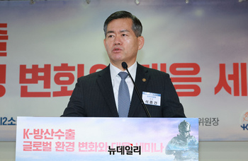 [포토] 축사하는 석종건 방위사업청장