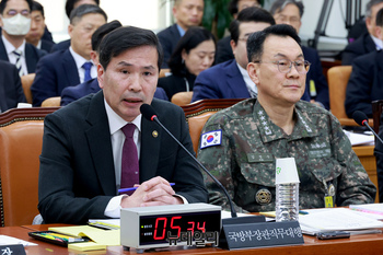 [포토] 답변하는 김선호 국방부 장관 직무대행 