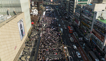 [영상] 천안 찾은 전한길 "우리 대통령 파면하면 제2의 '을사오적' 될 것"