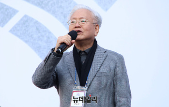 [포토] '탄핵 반대' 발언하는 고영주 자유민주당 대표 