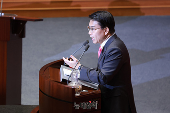 [포토] 대정부질문 하는 윤상현 국민의힘 의원