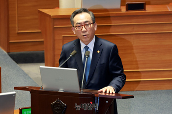 [포토] 질문에 답하는 조태열 외교부 장관