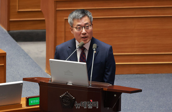 [포토] 대정부질문 참석한 김석우 법무부장관 직무대행