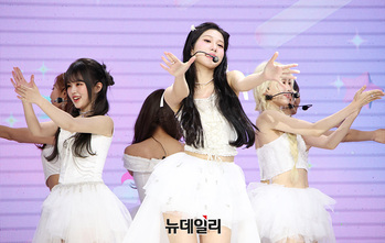 [영상] '버블 검' 무대 선보이는 블링원 