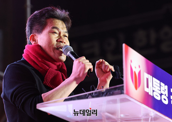 [영상] 국민변호인단 전한길 "대통령 직무복귀 시켜 난국 함께 극복하자"