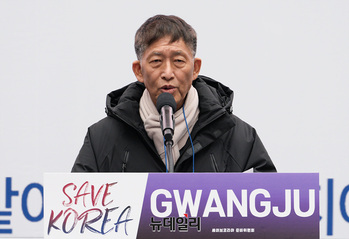 [포토] 세이브코리아 광주 집회서 연설하는 주동식 대표 
