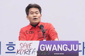 [영상] 광주 금남로 찾은 전한길 강사 "광주시장님, 박지원 의원님 보고 계십니까"