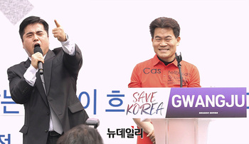 [포토] 광주 금남로에 오른 전한길-김성원