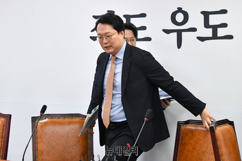 [포토] 회의 참석하는 천하람 개혁신당 당대표 권한대행