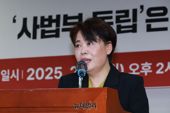 [포토] 인사말 하는 윤희숙 여의도연구원장