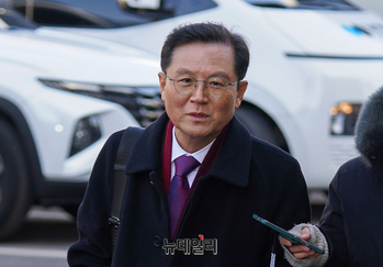 [포토] 탄핵심판 출석하는 윤갑근 변호사