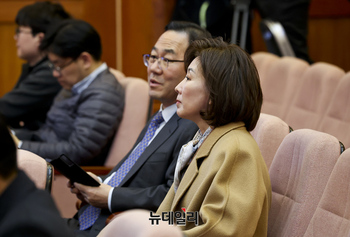 [포토] 탄핵심판 참관하는 주호영-나경원