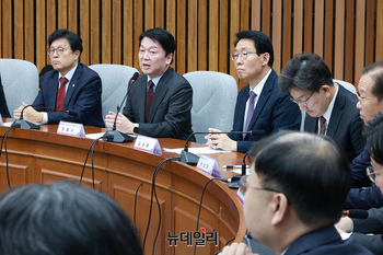 [포토] 발언하는 안철수 AI 3대 강국 도약 특별위원장